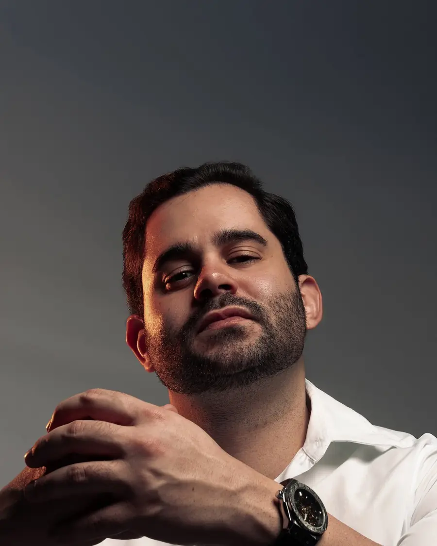 Victor Vieira, nutricionista esportivo em Caruaru, em retrato de estúdio